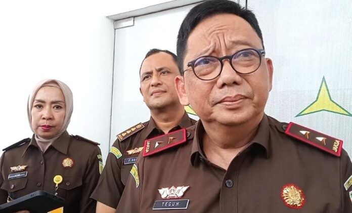 Bongkar-Bongkaran Besar di Kejati Kepri! Kajati, Wakajati, dan Sejumlah Kajari Dimutasi, Siapa Penggantinya (3) Bongkar-Bongkaran Besar di Kejati Kepri! Kajati, Wakajati, dan Sejumlah Kajari Dimutasi, Siapa Penggantinya?