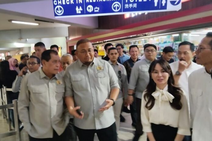 DPR RI Angkat Tangan- Sengketa Hotel Purajaya dan Pelabuhan Batam Center Dibiarkan Berlarut, Tokoh Batam- Kami Dikecewakan! DPR RI "Angkat Tangan"? Sengketa Hotel Purajaya dan Pelabuhan Batam Center Dibiarkan Berlarut, Tokoh Batam: Kami Dikecewakan!