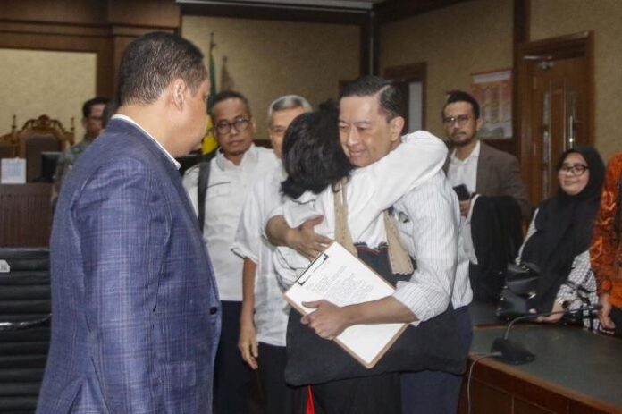 Eks Mendag Tom Lembong Divonis 4,5 Tahun Penjara Gegara Kasus Gula Rp500 Miliar – Disebut Tak Pancasilais! Eks Mendag Tom Lembong Divonis 4,5 Tahun Penjara Gegara Kasus Gula Rp500 Miliar – Disebut Tak Pancasilais!