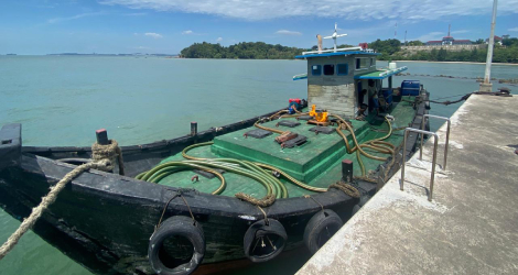 KM-Meneer Skandal BBM Ilegal di Laut Batam! KM Meneer Ditangkap Lantamal IV, Disanksi KSOP Batam: Teguran!