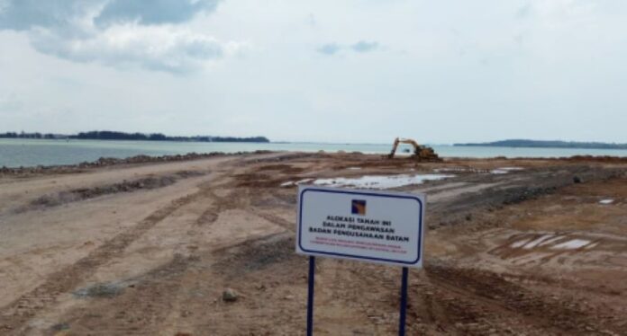 Nelayan Marah, Laut Jadi Korban! Reklamasi Ilegal Teluk Tering Kembali Beraksi, Siapa yang Lindungi?