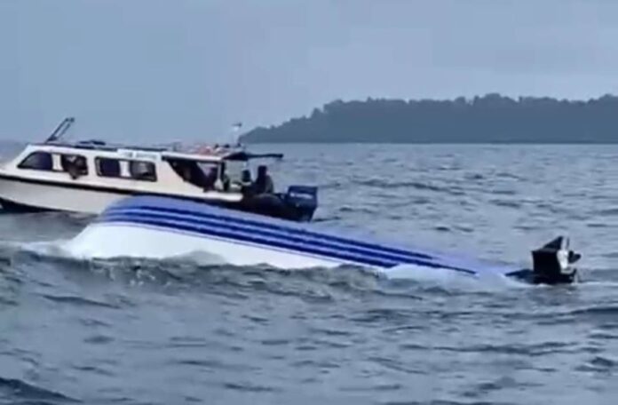 Drama Selamatnya 11 Penumpang Speed Boat Terbalik di Mentawai! Berenang Lawan Badai ke Pulau Terdekat