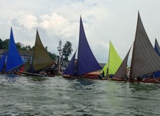 HUT ke-80 RI di Tengah Laut! Lomba Sampan Layar Belakang Padang Jadi Pesta Rakyat Maritim Kepri HUT ke-80 RI di Tengah Laut! Lomba Sampan Layar Belakang Padang Jadi Pesta Rakyat Maritim Kepri