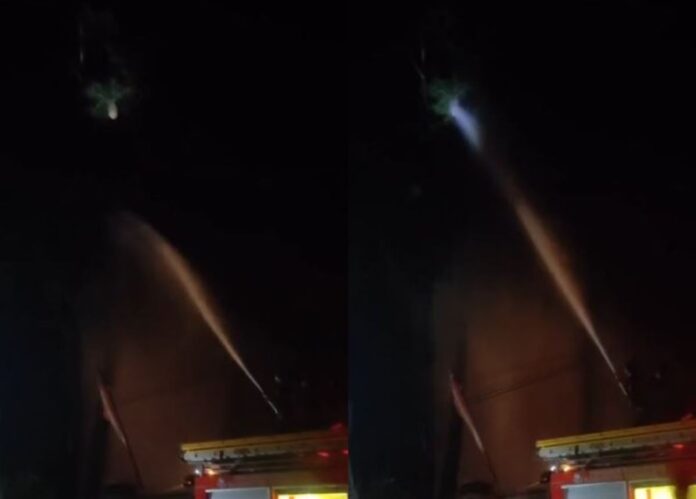 Viral! Damkar Tasikmalaya Kerahkan Mobil Pemadam untuk Usir Pocong di Atas Pohon, Netizen Ngakak