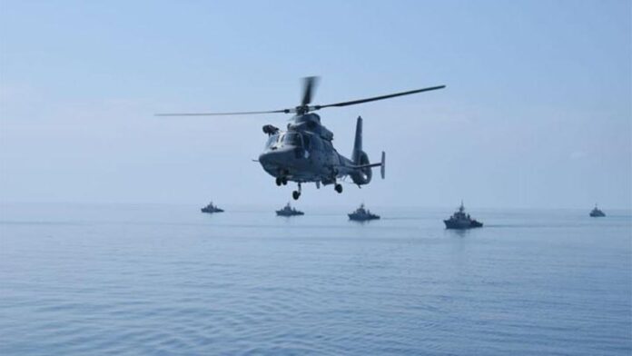 Helikopter TNI AL Kejar Kapal Penyelundup di Kepri, Latihan ala Misi Tempur Sungguhan (2) Helikopter TNI AL Kejar Kapal Penyelundup di Kepri, Latihan ala Misi Tempur Sungguha