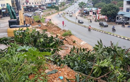 Longsor Terjadi di Batam! Tembok Penahan Tanah Ruko Bengkong Hampir Roboh ke Jalan (3) Longsor Terjadi di Batam! Tembok Penahan Tanah Ruko Bengkong Hampir Roboh ke Jalan