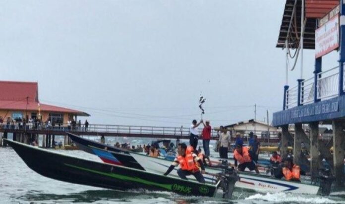 Semarak HUT RI ke-80: Ribuan Orang Serbu Belakang Padang, Lomba Speed Boat Bikin Lautan Bergemuruh