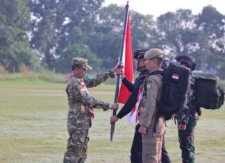 Meriah! Polda Kepri & Pemko Batam Gelar Kirab Kebangsaan 17 KM Sambut HUT ke-80 RI, Ribuan Warga Turun ke Jalan! Meriah! Polda Kepri & Pemko Batam Gelar Kirab Kebangsaan 17 KM Sambut HUT ke-80 RI, Ribuan Warga Turun ke Jalan!