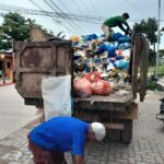 Pelayanan Maksimal, Angkut Sampah Komersial di Sekupang